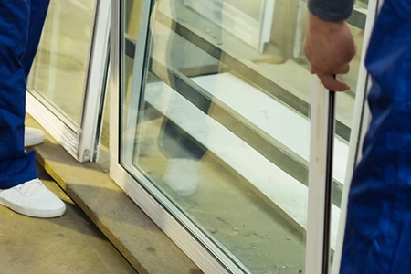 Commercial Glass Repair Technician in Leisure City, FL